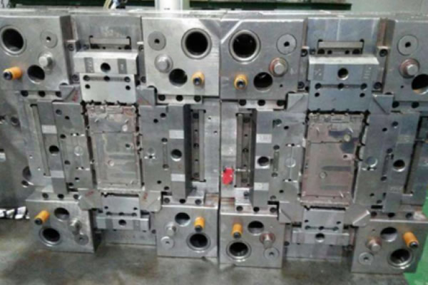 模具怎么區(qū)分前模 ，后模？